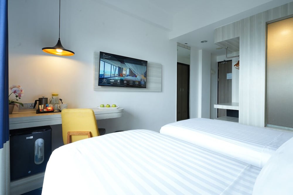 Deluxe, Balcony