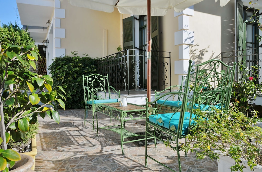 Kastro Hotel 23/25
