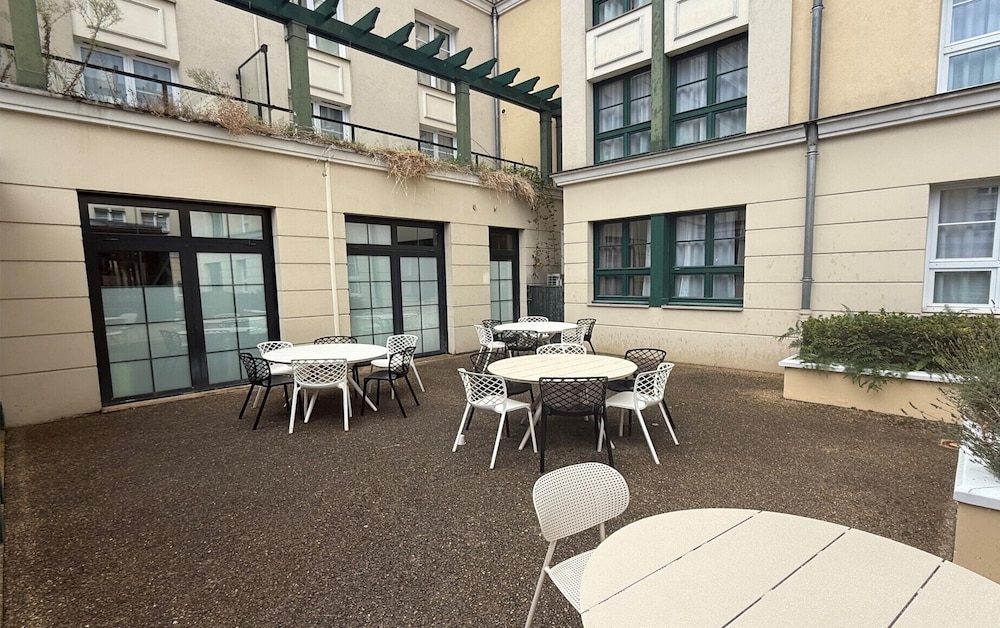 Aparthotel Adagio Val d'Europe near Disneyland Paris 66/70