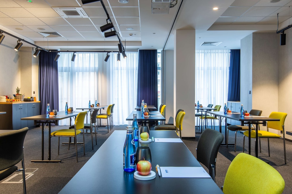Park Inn by Radisson Poznan 55/75
