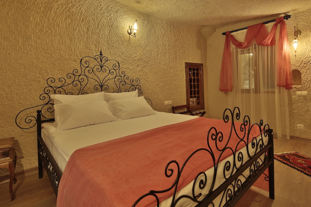 Jacob's Cave Suites 18/100