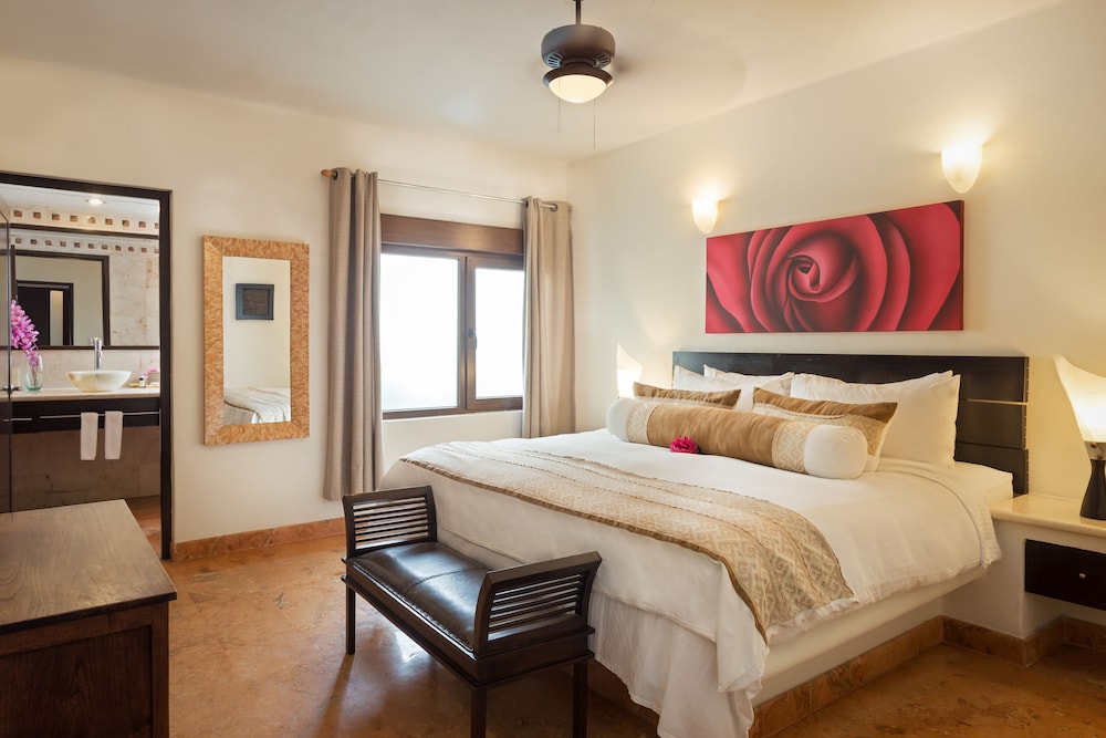 El Taj Oceanfront & Beachside Condo Hotel 14/74