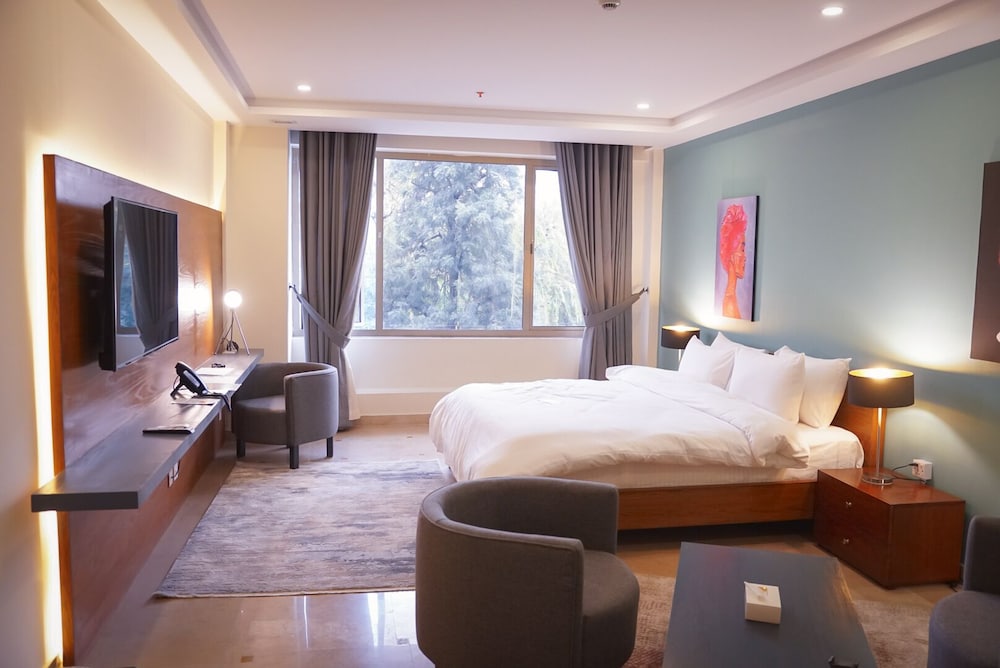 Roomy Signature Hotel 26/40