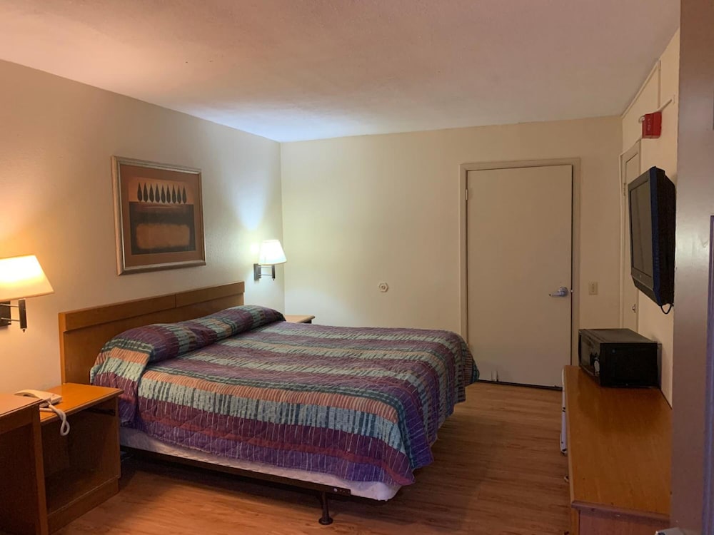 OYO Blue Star Inn 31/65