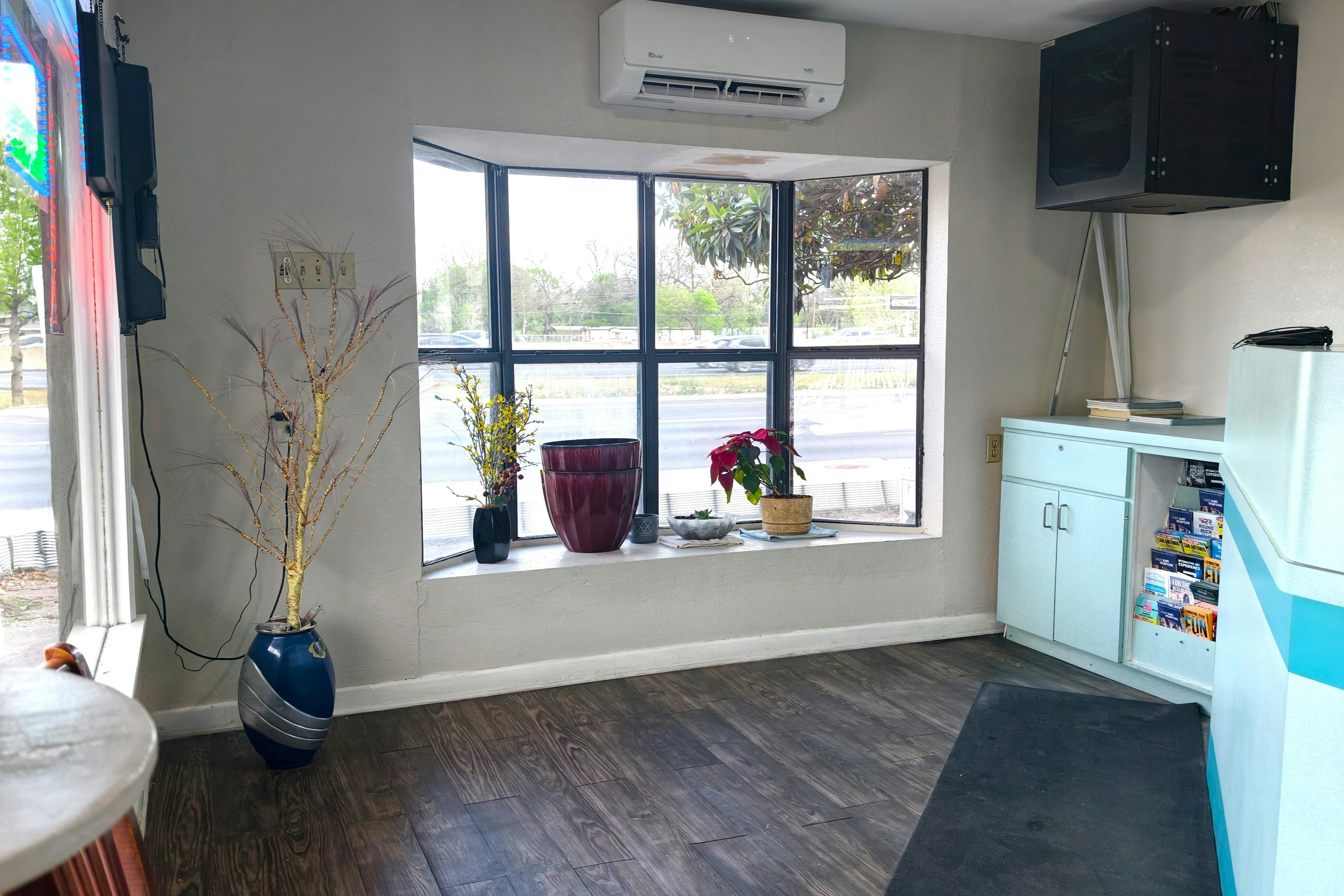 Best Budget Inn San Marcos, TX 25/31
