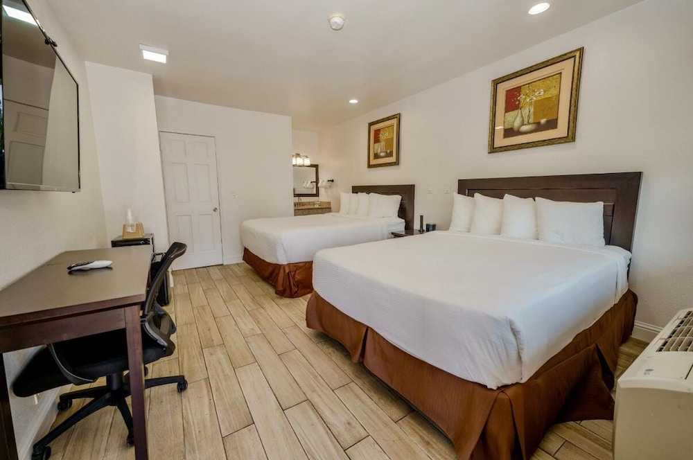 Monterey Surf Inn 17/40