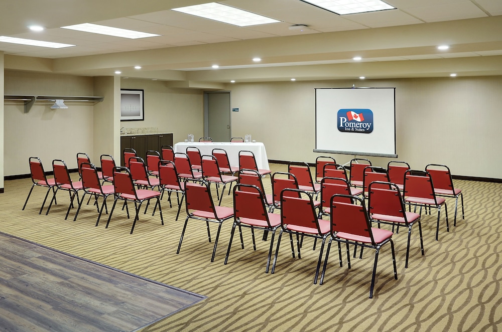 Pomeroy Inn And Suites Vermilion 31/38