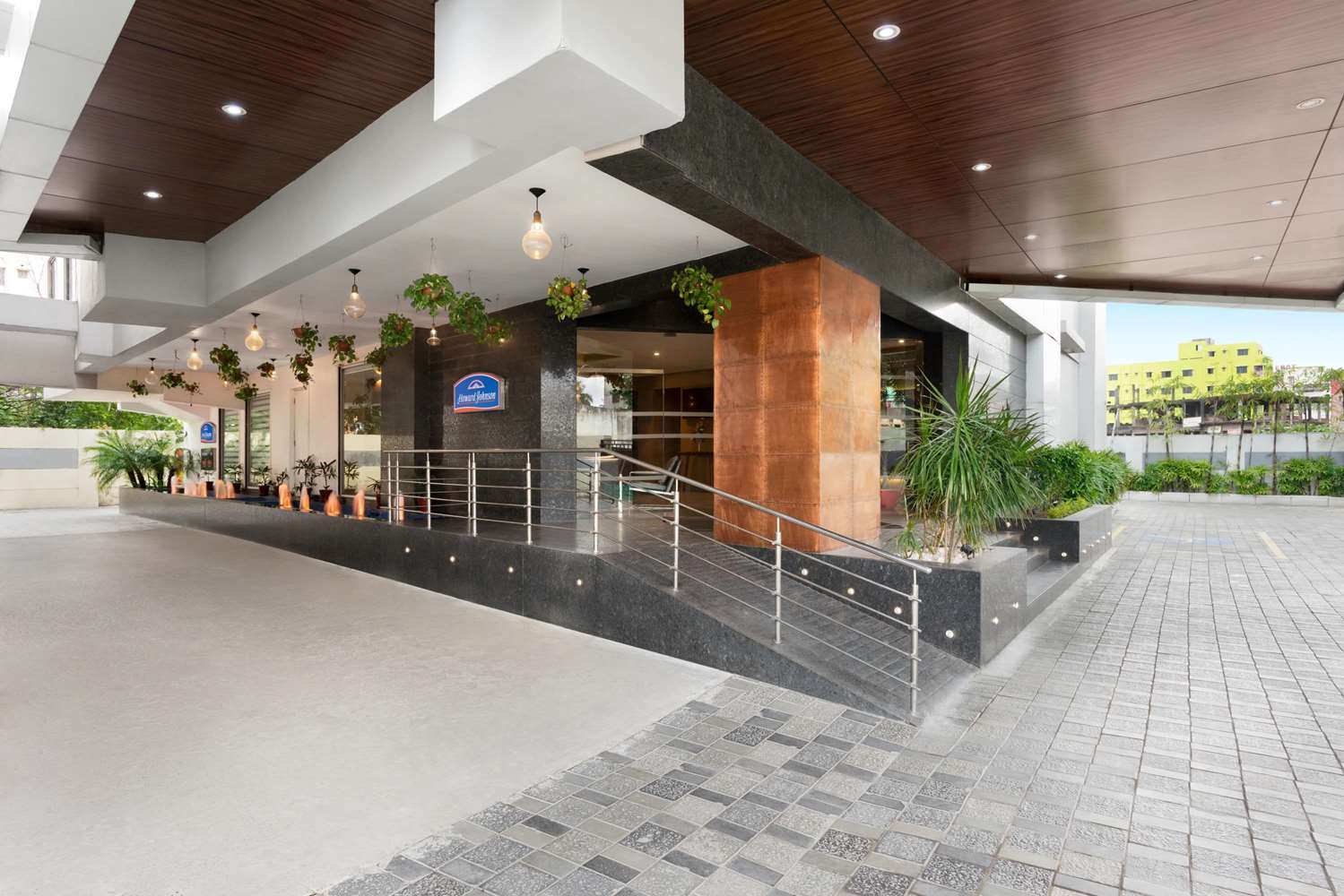 Howard Johnson by Wyndham Kolkata 5/66