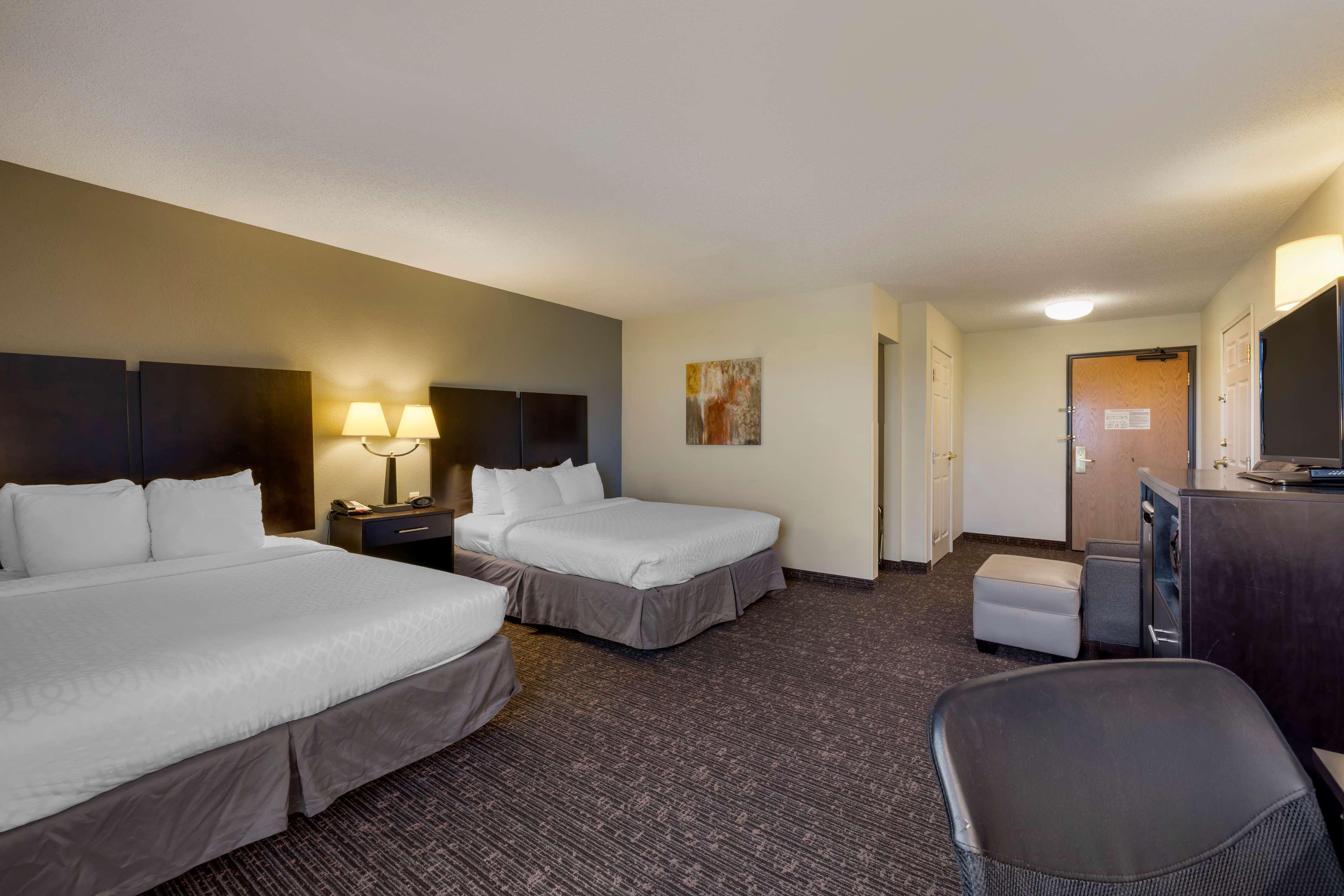 Room, 2 Queen Beds, Bath and Shower, Accessible