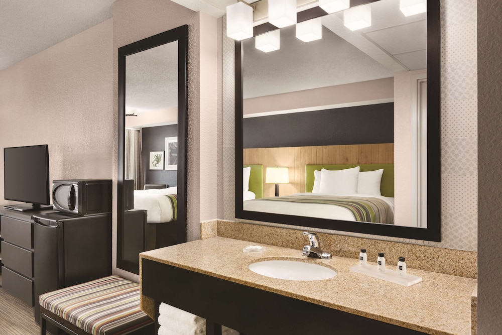 Country Inn & Suites by Radisson, Pigeon Forge South, TN 15/40