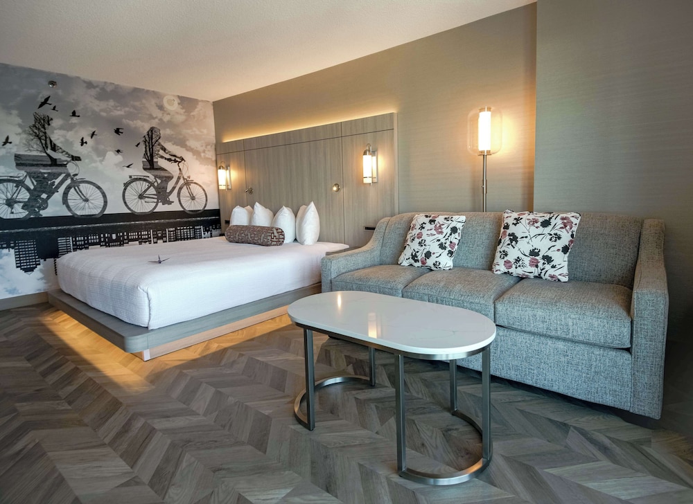 Coast, King Bed, Ocean View، Coast Victoria Hotel Marina By Apa 3/4