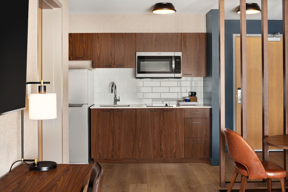 Four Points by Sheraton Penticton at the Convention Centre 3/44