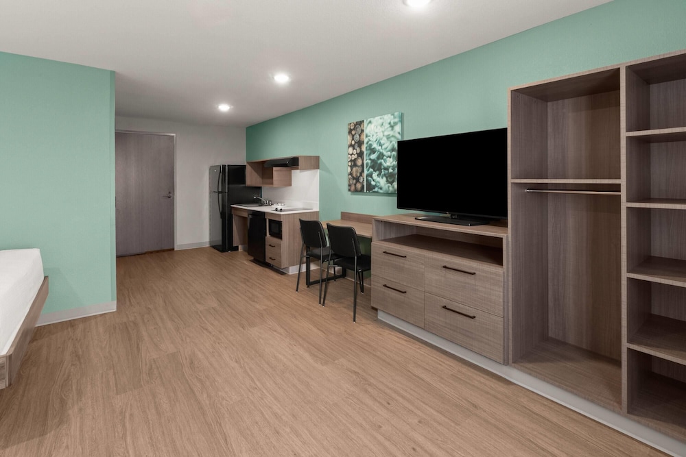 ECHO Suites Extended Stay by Wyndham Houston Pasadena Fwy Pl 51/59