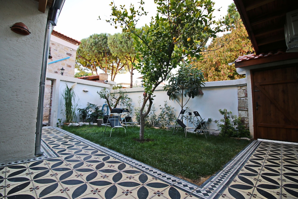 Homeros Butik Otel Candarli 40/47