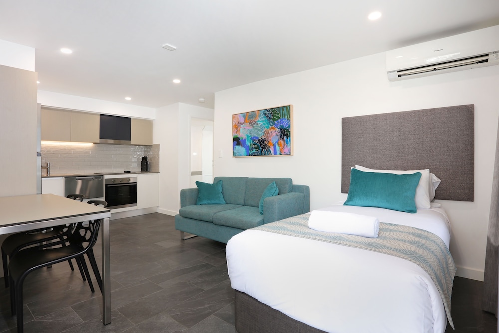 1 Bedroom, Renovated, Family, Apartment, 1 King and 1 Single Beds، Southport Motel & Apartments 7/10