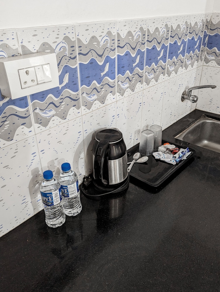 Swati Hotel 44/72