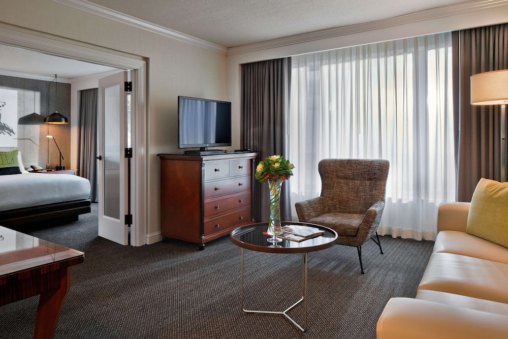 The Logan Philadelphia Curio Collection by Hilton 56/90