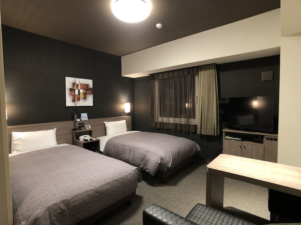ROOM, TWIN BEDS