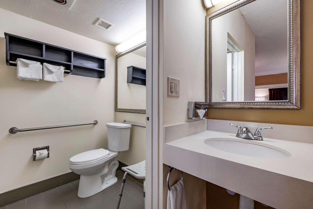 غرفة قياسية بسريرين كوين بشرفة لذوي الإعاقة، Best Western Plus Thousand Oaks Inn 4/4