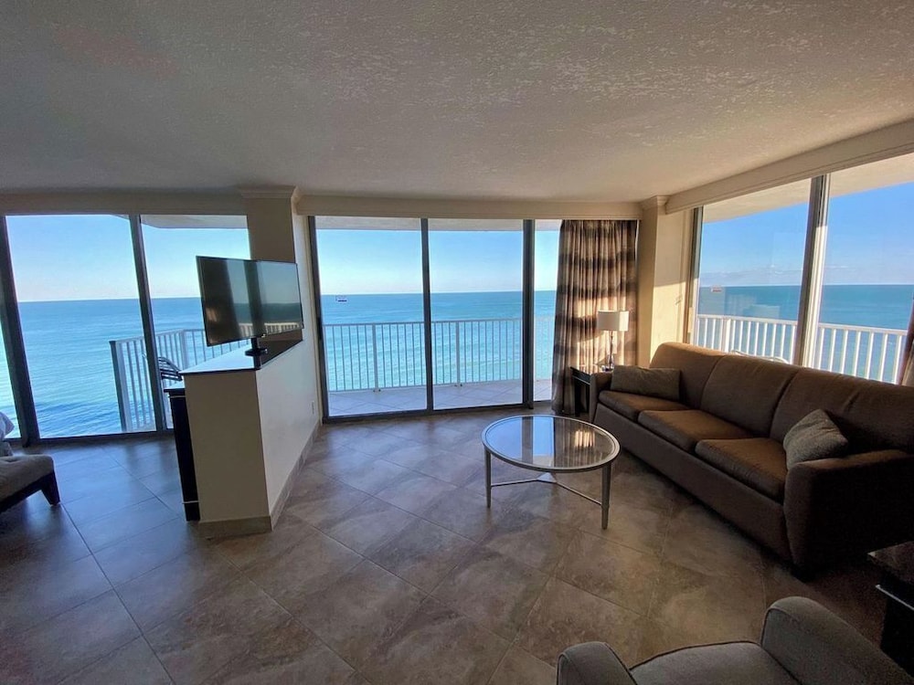 Radisson Suite Hotel Oceanfront 51/64