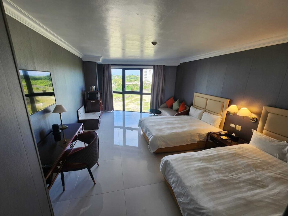 ROOM, TWIN BEDS, PARTIAL OCEAN VIEW