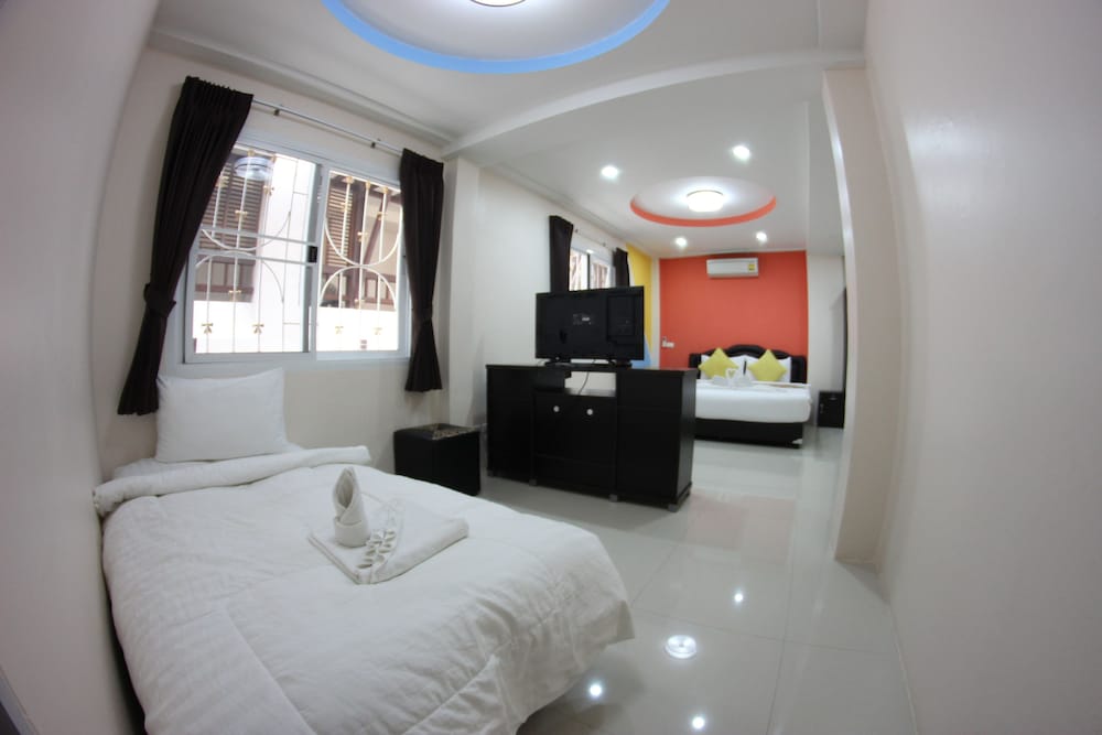 DELUXE, DOUBLE BED, SOFA