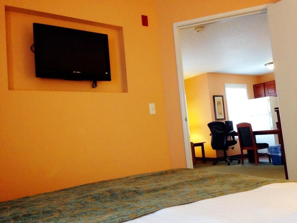 Grandstay Residential Suites Hotel - Sheboygan 61/69