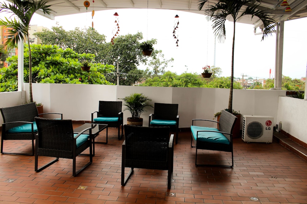 Hotel Brisas de Calima 40/55
