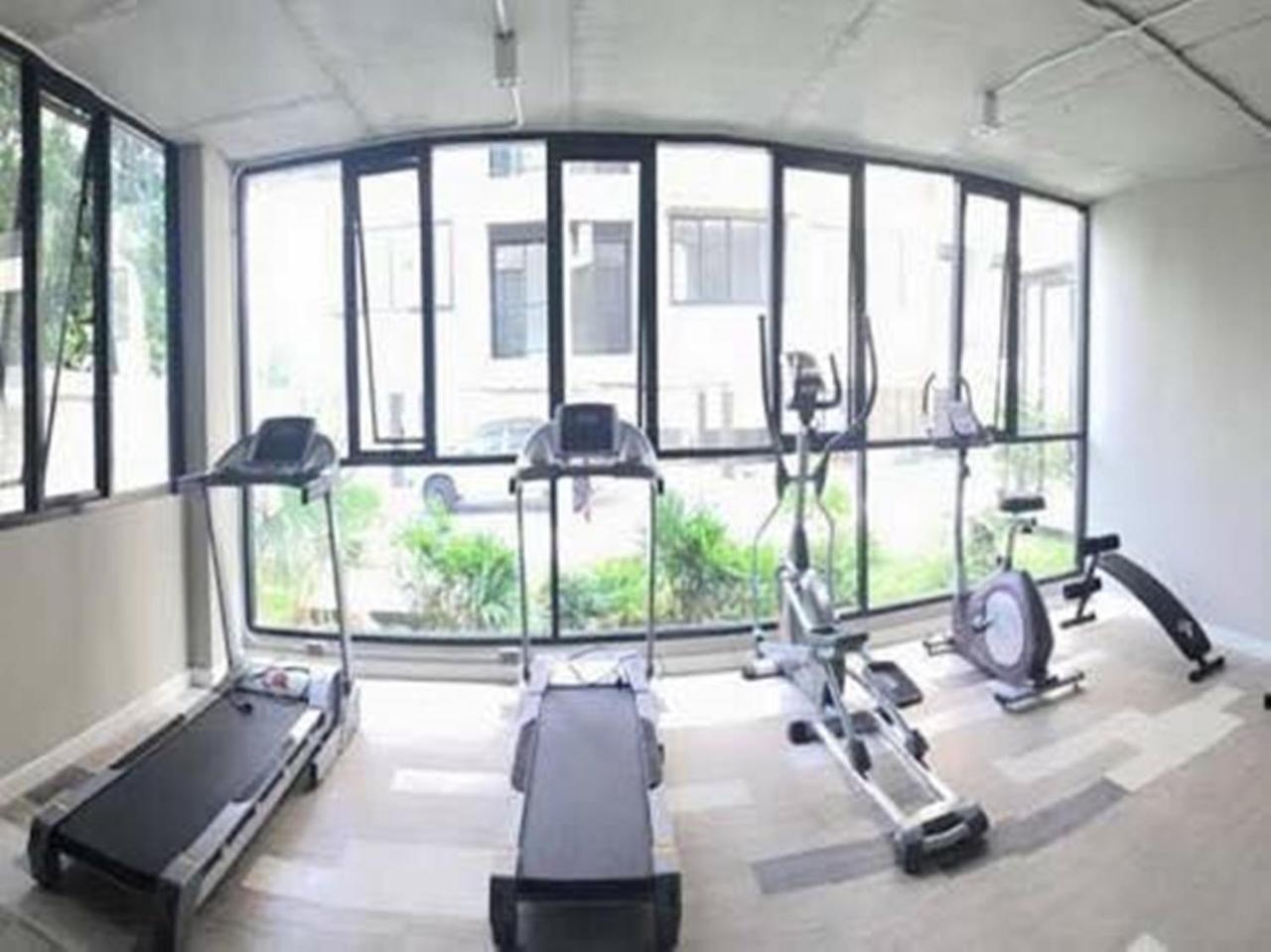 Izen Plus Budget Hotel & Residences 44/57