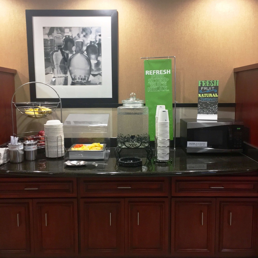 Hampton Inn Hays North of I 70 28/37