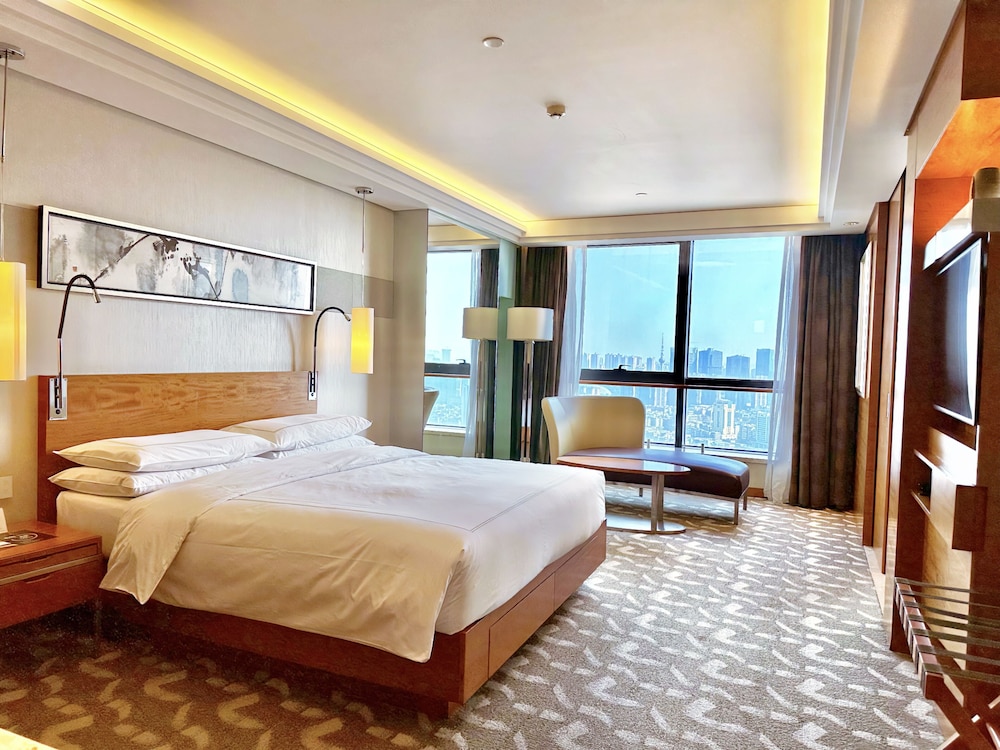 SWISS, EXECUTIVE, KING BED