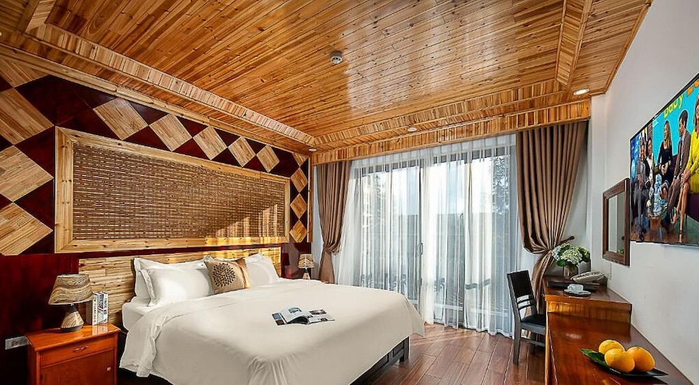 DELUXE, DOUBLE BED