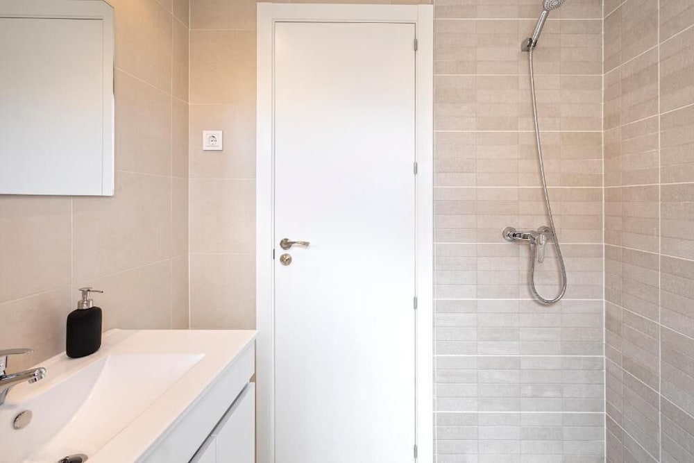 Malaga Rivas 34 Suites Homes 40/48
