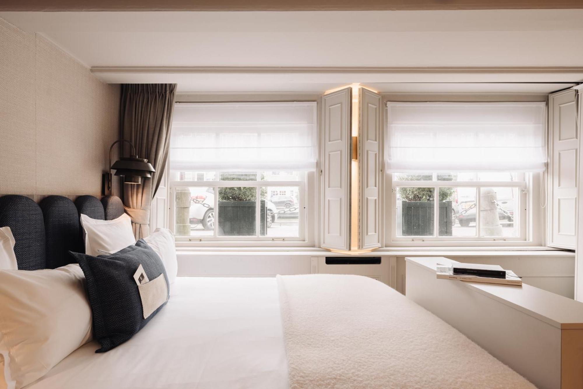 Double Bed, Street View