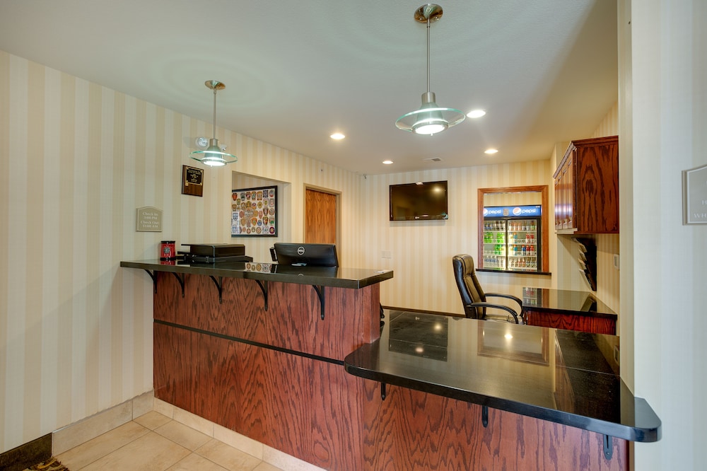 Cobblestone Inn & Suites - Clintonville 5/50