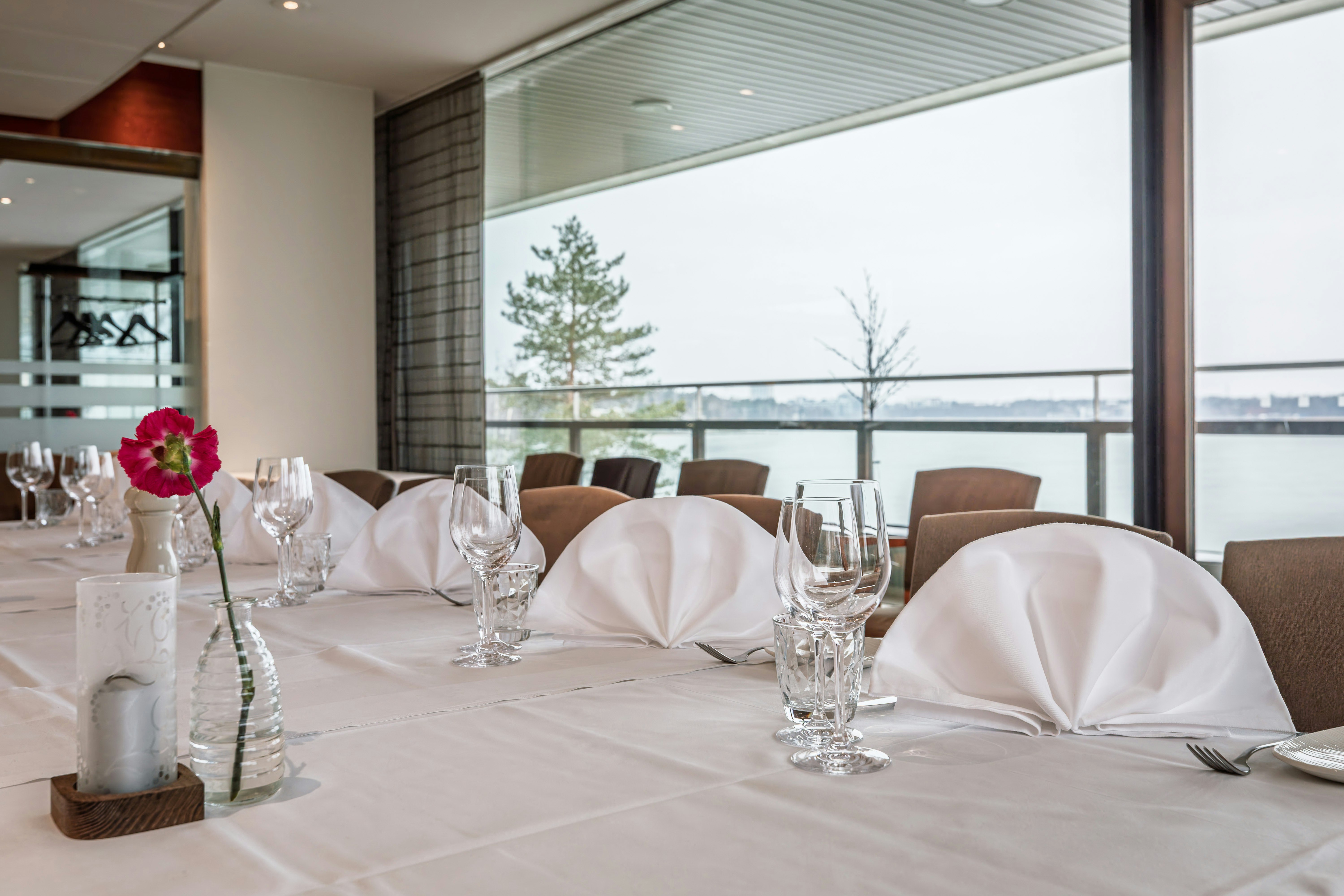 Hilton Helsinki Kalastajatorppa 49/59
