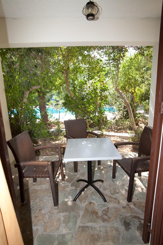 Kalydna Island Hotel 6/56