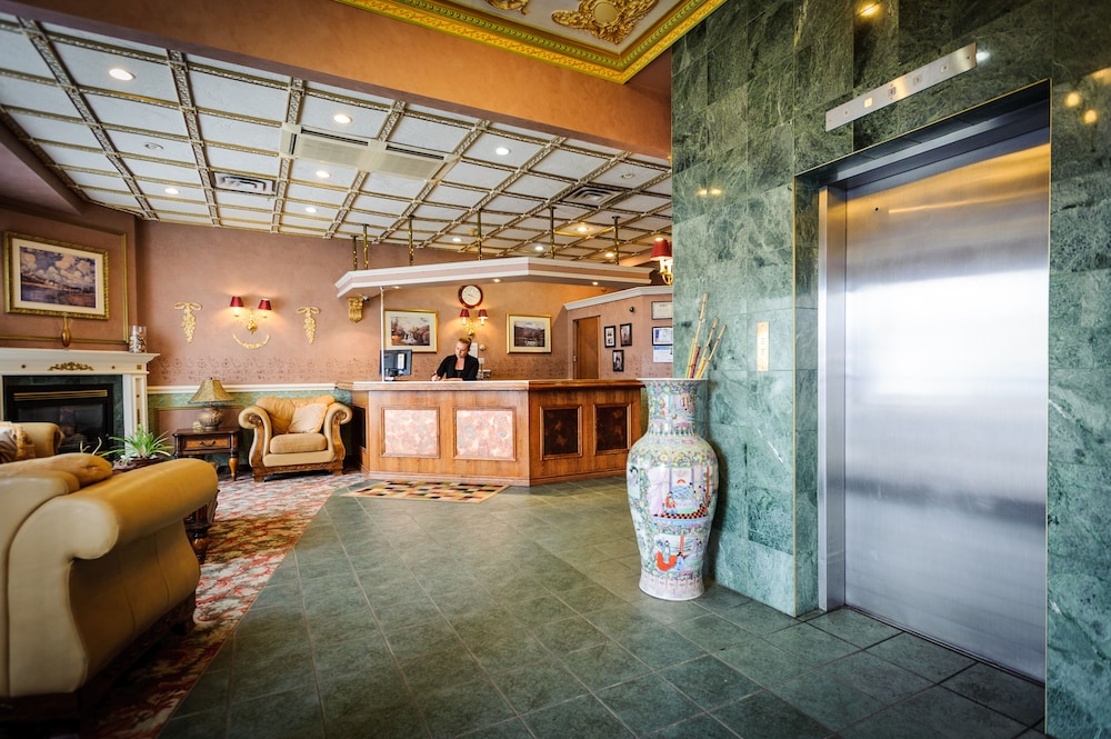 Peterborough Inn & Suites Hotel 8/64