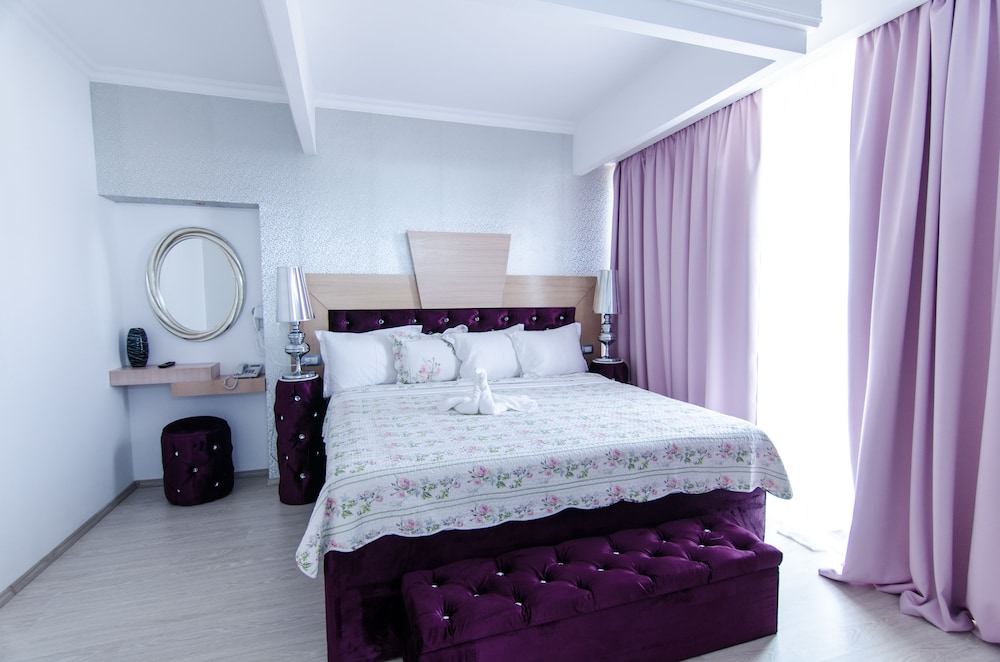 Phoenicia Luxury 14/55