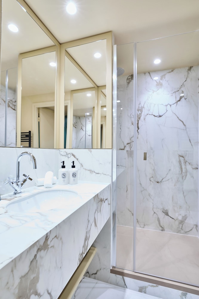 DUPLEX, CONNECTING, SUITE