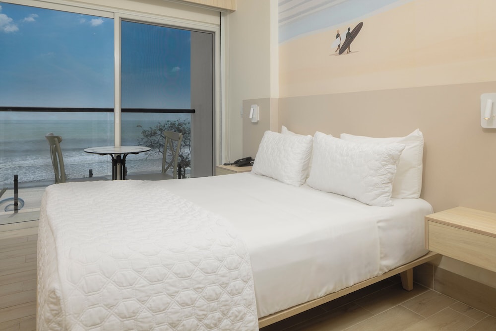 ROOM, QUEEN BED, ACCESSIBLE
