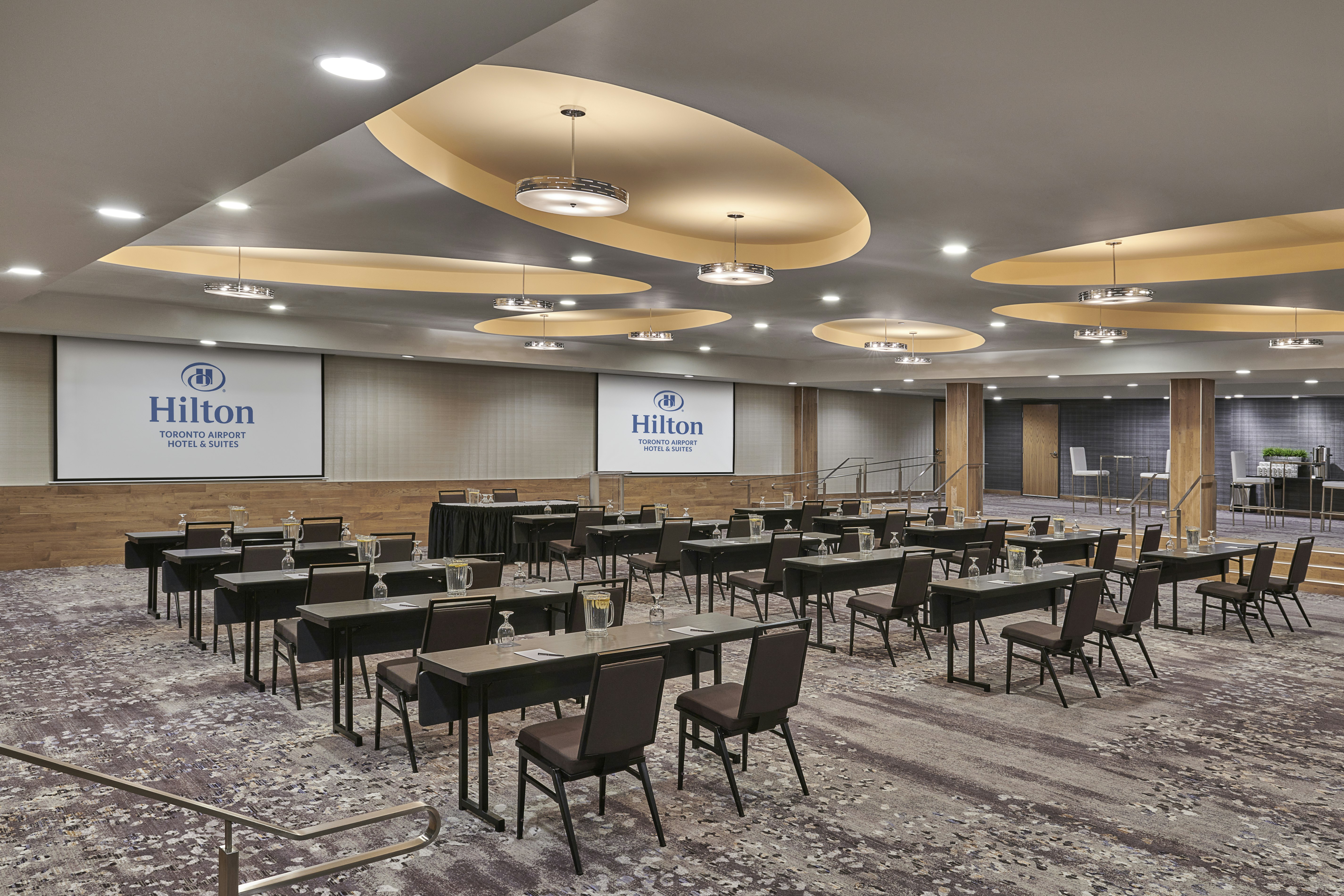 Hilton Toronto Airport Hotel & Suites 64/79