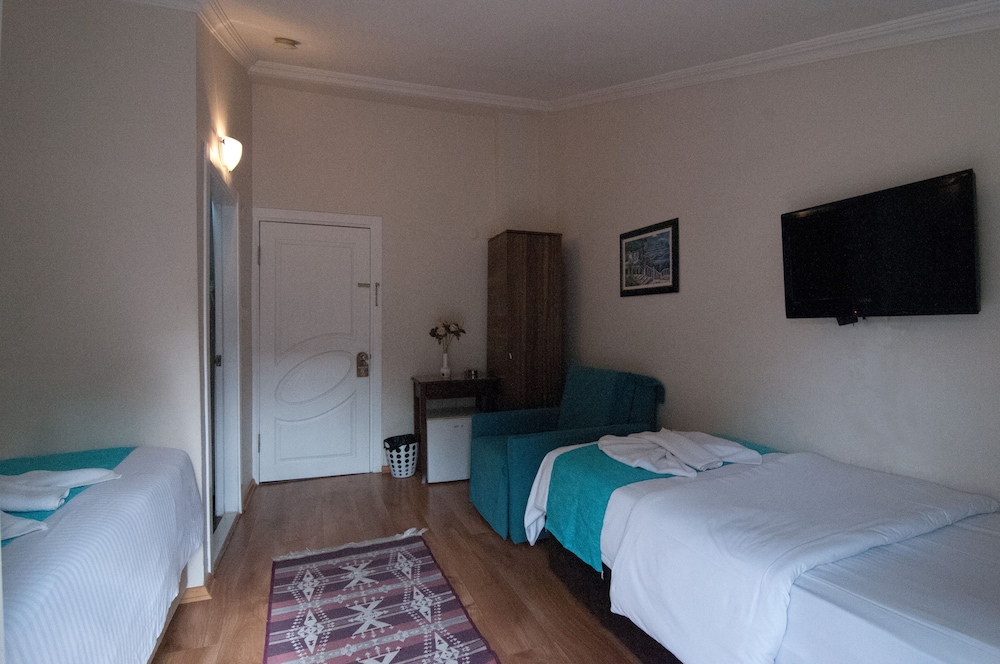 Taksim Trust Hotel (ex Ilya Pera Hotel) 17/63