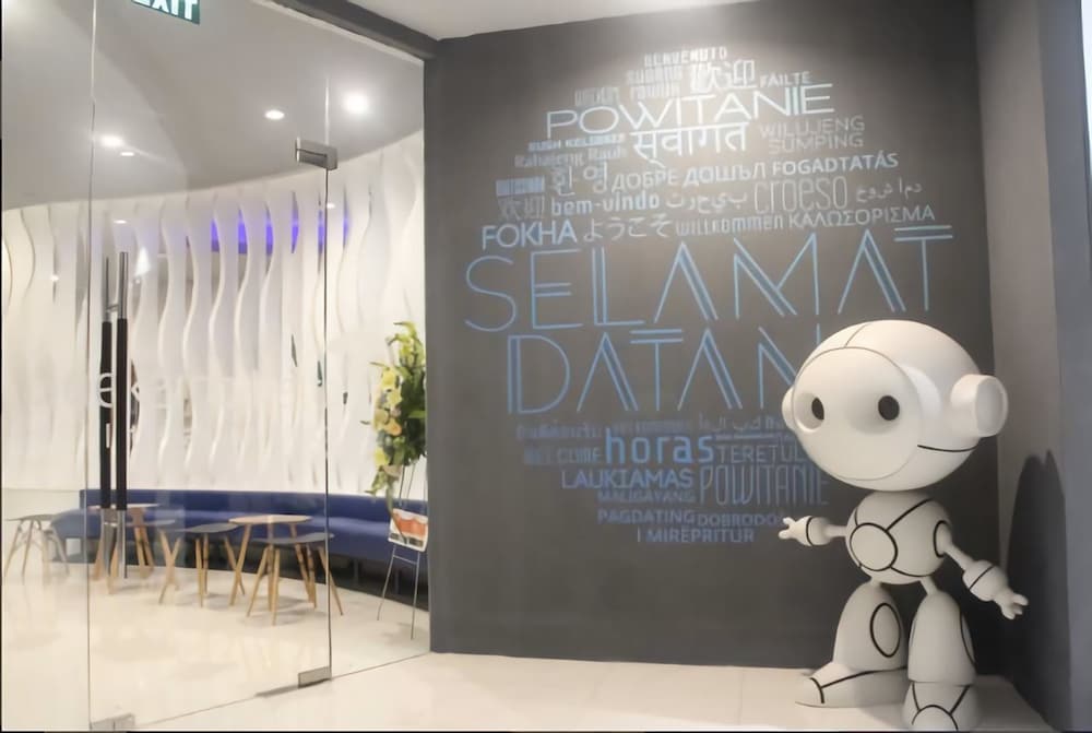 Digital Airport Hotel 23/23
