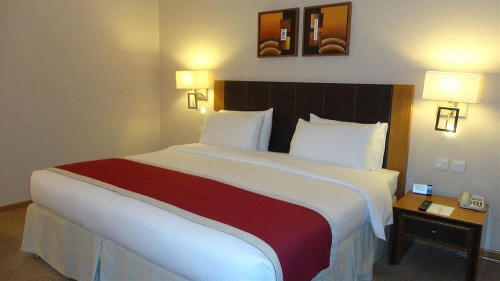 فندق مينا الجبيل سابقا جولدن توليب(Razana Hotel Al Jubail) 18/60