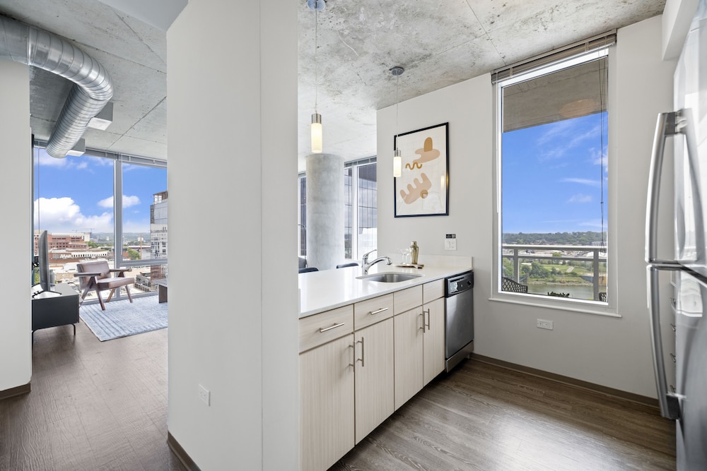 Suite, 2 Queen Beds, 2 Bathrooms، Placemakr Premier SoBro 7/10