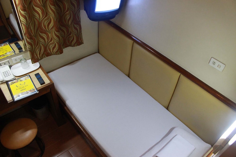 Kabayan Hotel Pasay 35/70