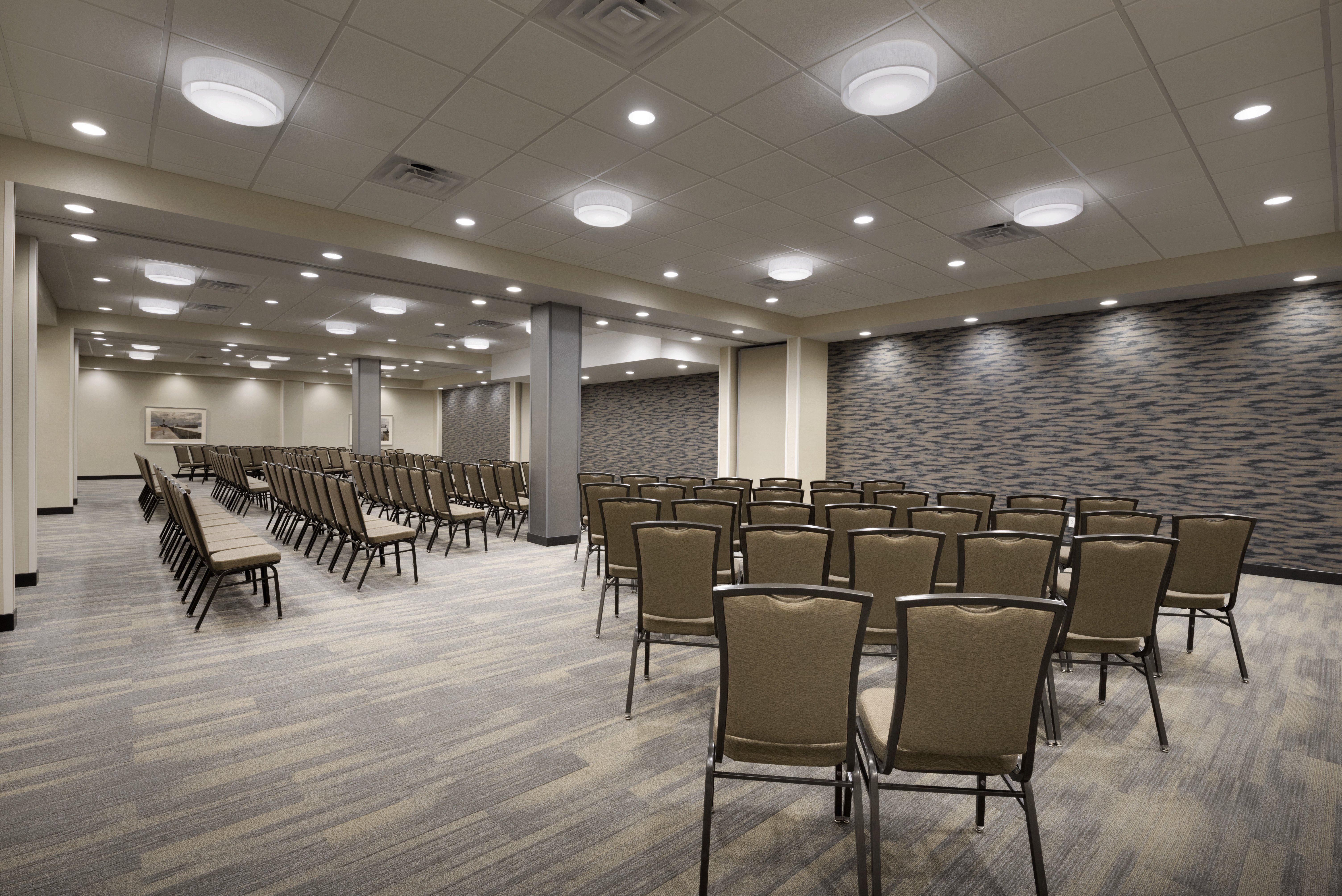 Holiday Inn Hotel And Suites Duluth Downtown 69/76