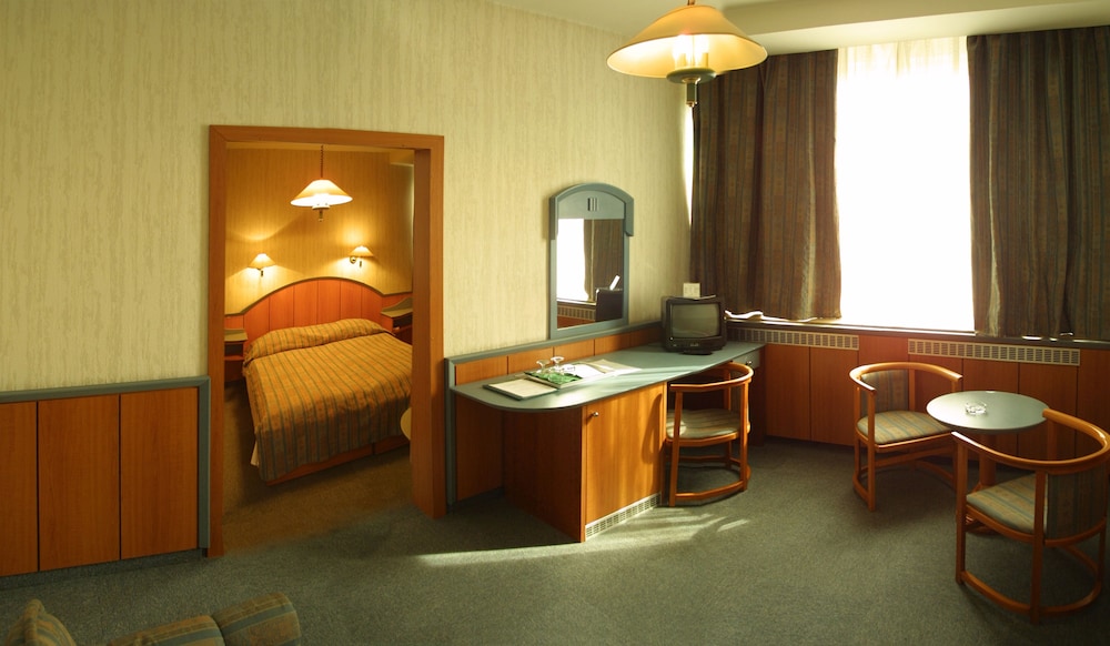 Benczur Hotel 38/42