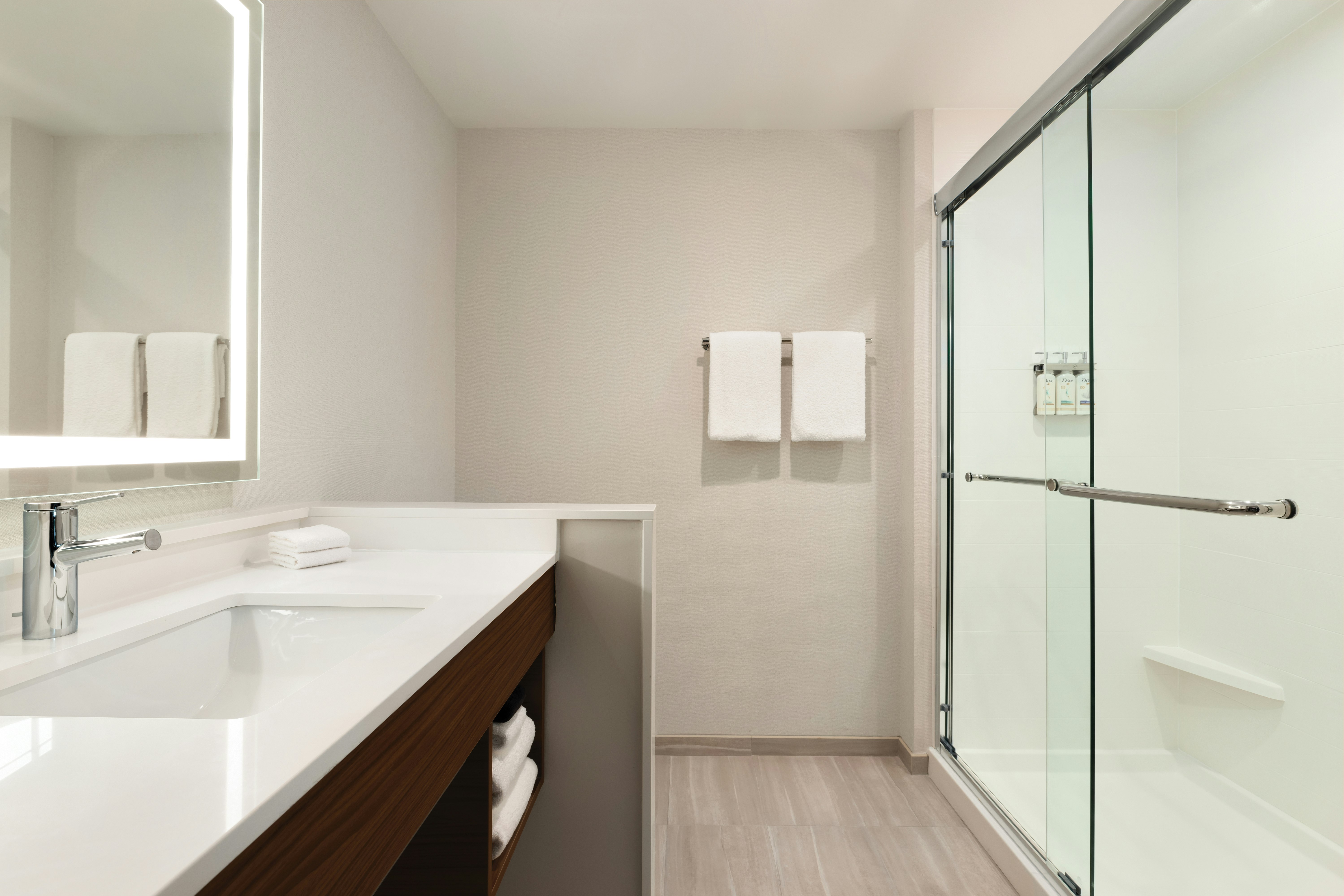 Holiday Inn Express Cape Canaveral 58/60